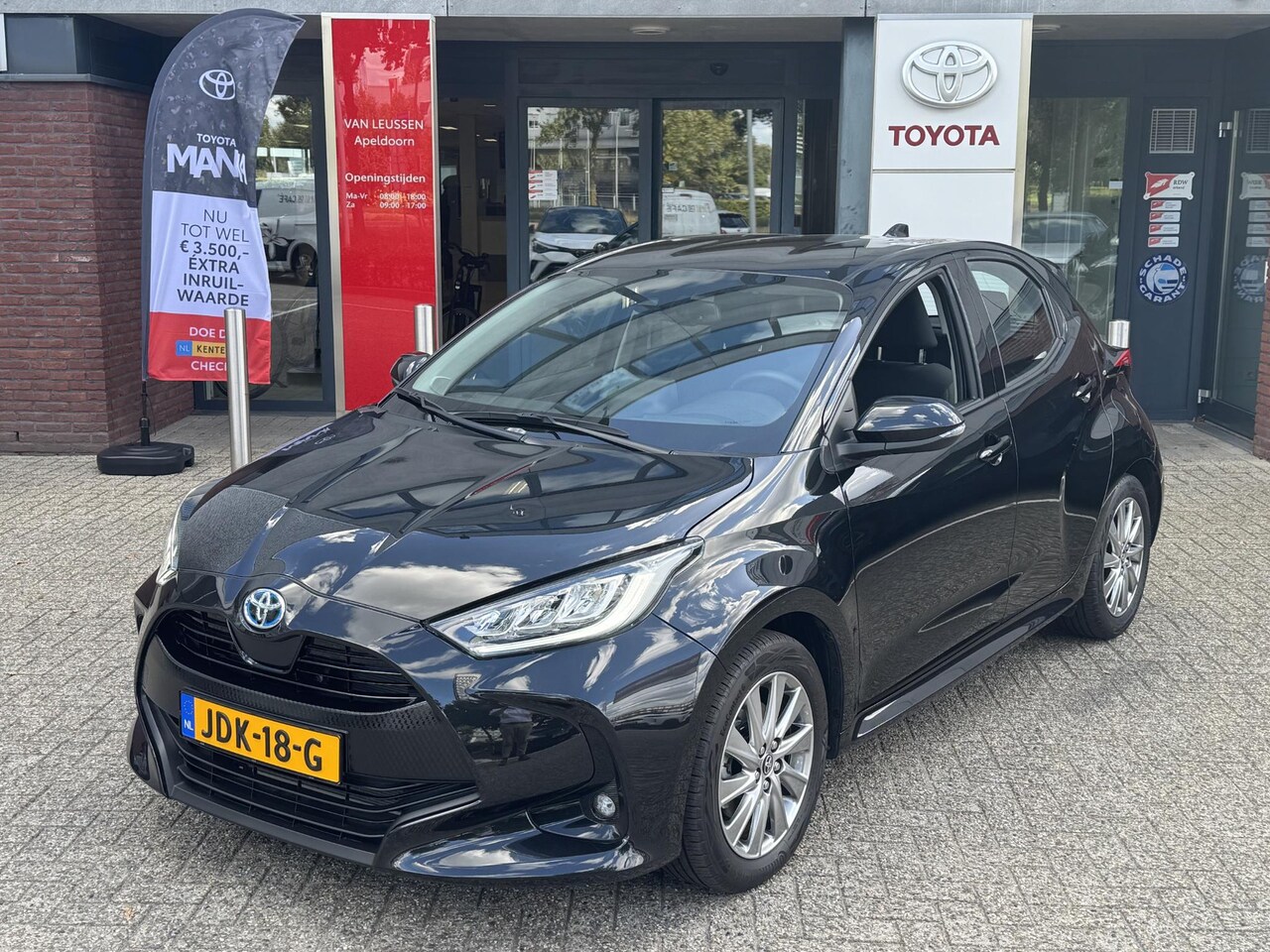Toyota Yaris - 1.5 Hybrid DYNAMIC HEAD-UP STOEL/STUURVERW CLIMA APPLE/ANDROID KEYLESS LED 16'' LM-VELGEN - AutoWereld.nl