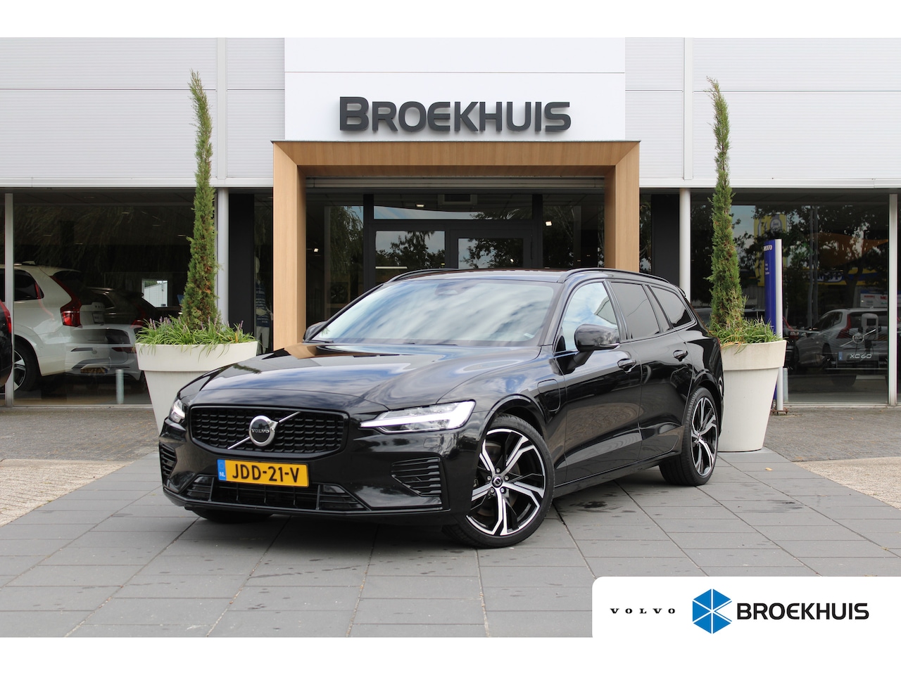 Volvo V60 - 2.0 T6 Plug-in hybrid AWD Plus Dark stoel/stuur verwarming, adaptive cruise control - AutoWereld.nl
