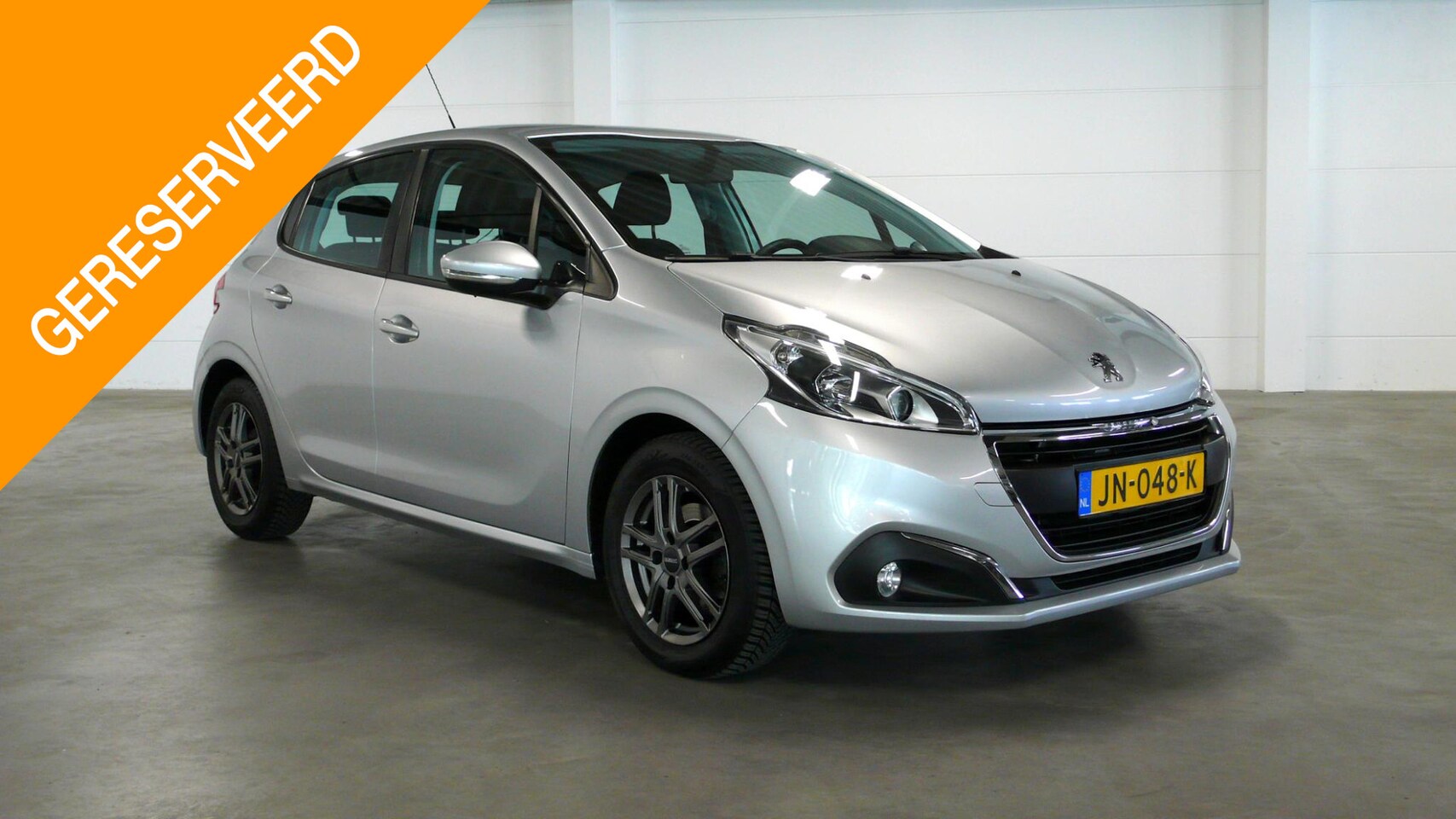 Peugeot 208 - 1.2 PureTech Blue Lion | Navi | DAB radio| PDC - AutoWereld.nl