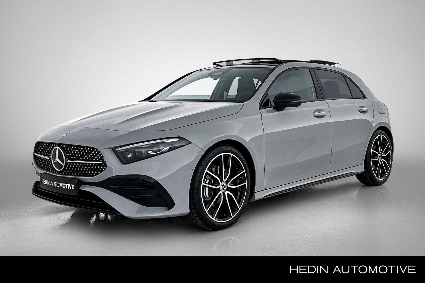 Mercedes-Benz A-klasse - A 180 Automaat Business Solution AMG | MANUFAKTUR | AMG Line Plus Pakket | Trekhaak - AutoWereld.nl
