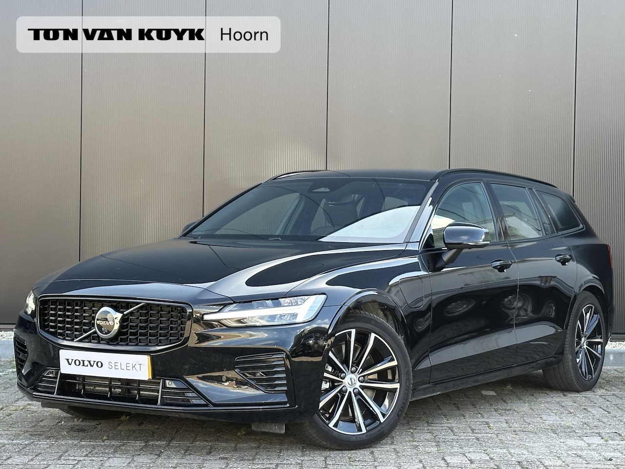 Volvo V60 - 2.0 T6 Plug-in hybrid AWD Plus Dark Adaptive Cruise / Dode hoek / verw. voorstoelen en stu - AutoWereld.nl