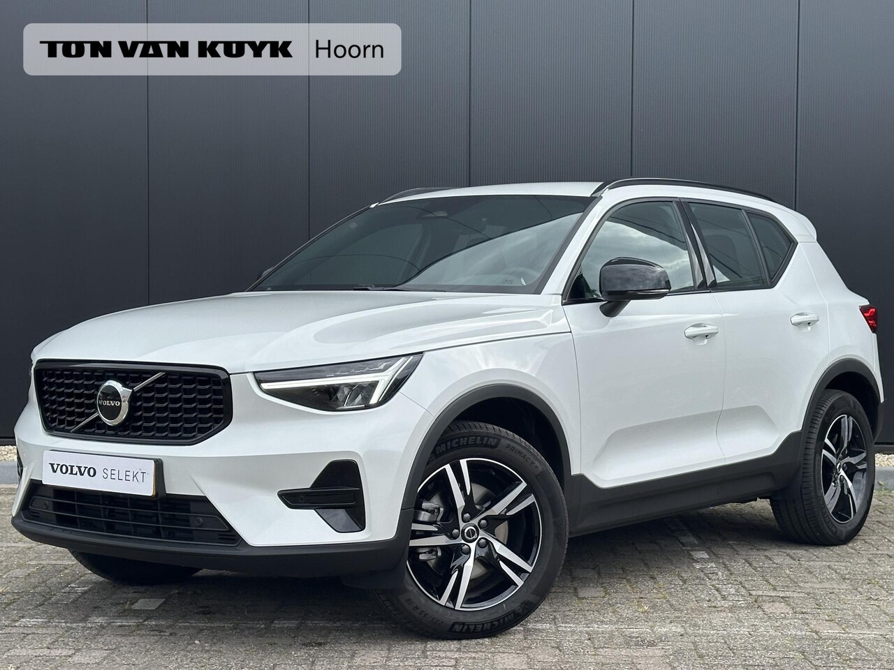 Volvo XC40 - 2.0 B4 Plus Dark 2.0 B4 Plus Dark , Automaat, Stoel+Stuur Verwarming/ Elek. Verstelbare stoel met geheugen/ - AutoWereld.nl