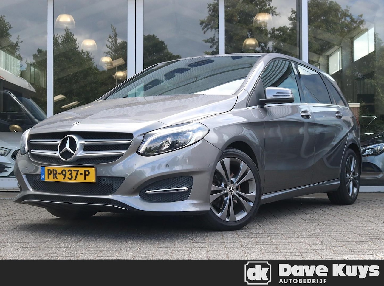 Mercedes-Benz B-klasse - 180 Business Solution | Camera | Trekhaak - AutoWereld.nl