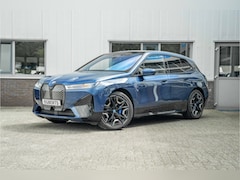 BMW iX - xDrive40 Sport Edition | Sky Lounge Roof | Softclose | Trekgewicht 2500kg