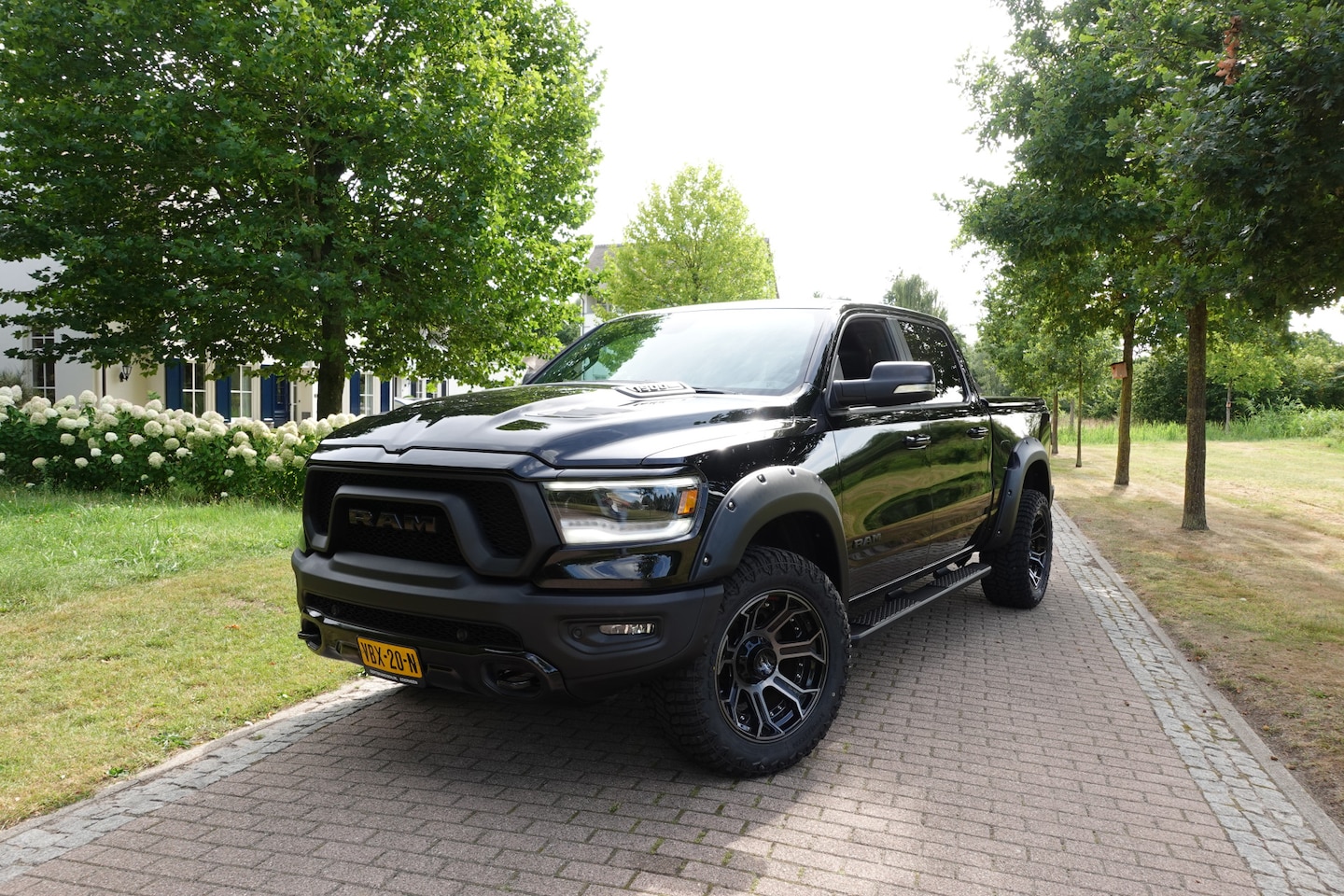Dodge Ram 1500 - 5.7 V8 4x4 Crew Cab Rebel LPG | ///ALPINE | LED | Luchtvering | CarPlay | Trekhaak | 4PLAY - AutoWereld.nl