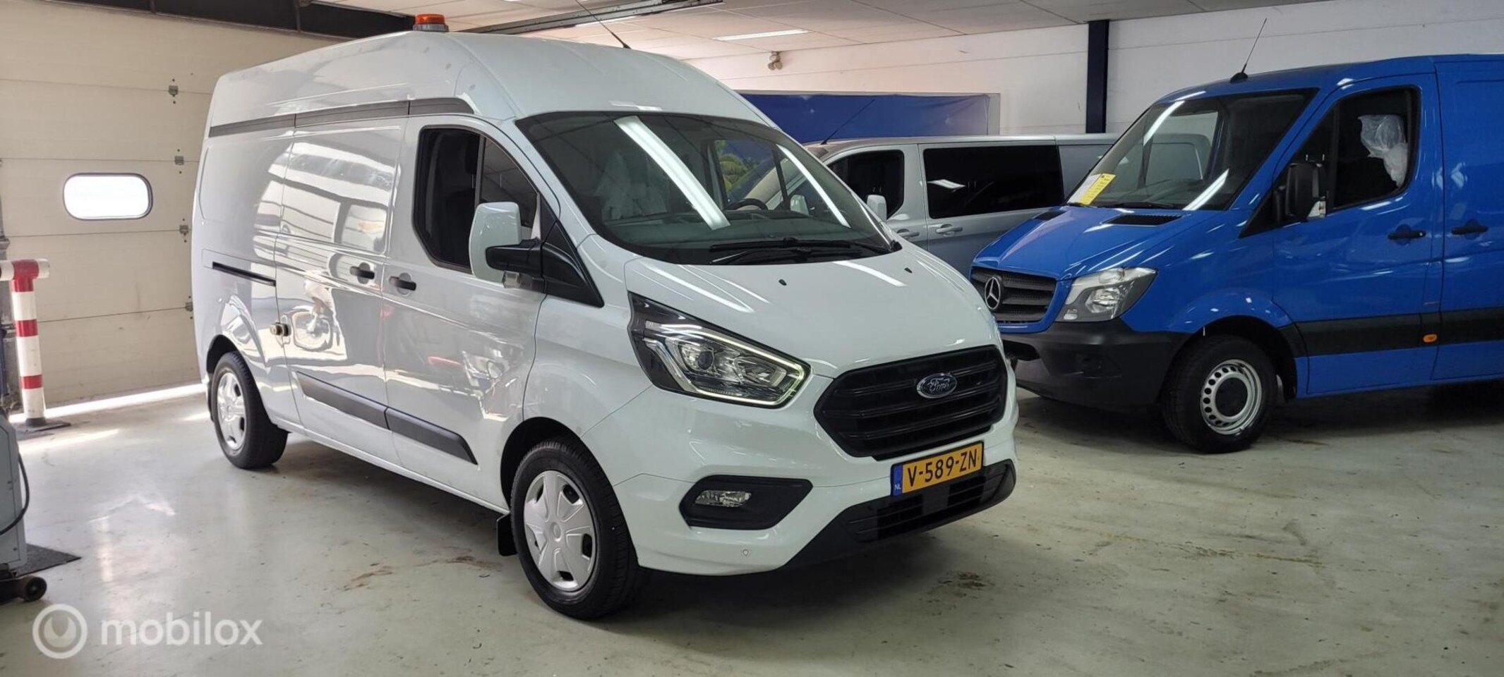 Ford Transit Custom - 80.000 km 2.0 TDCI L2H2 Werkwagen - AutoWereld.nl