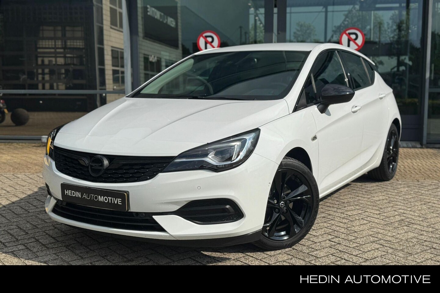 Opel Astra - 1.2 turbo 110 pk Elegance | Navigatie | Camera | Climate Control | Cruise Control | PDC V+ - AutoWereld.nl