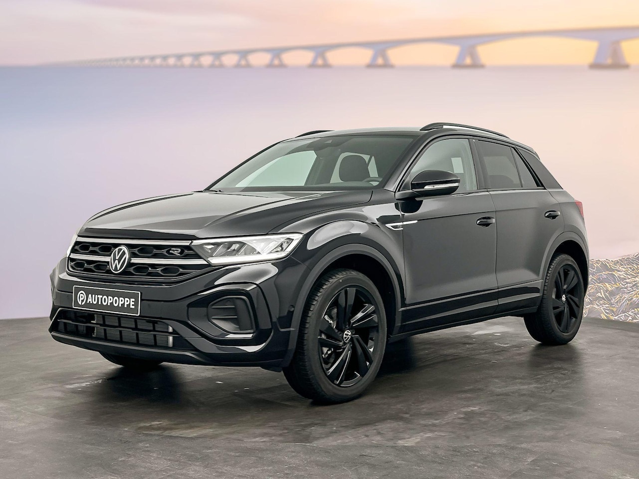 Volkswagen T-Roc - R-Line 1.5 110 kW / 150 pk TSI SUV 7 versn. DSG - AutoWereld.nl