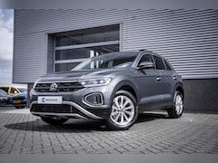 Volkswagen T-Roc - Life Edition Inclusief €2000, - inruilvoordeel | 'App-Connect' draadloze smartphone integr