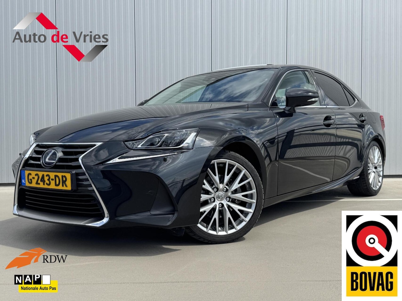 Lexus IS - 300h Hybrid Luxury Line|NL-Auto|Schuifdak|LED - AutoWereld.nl