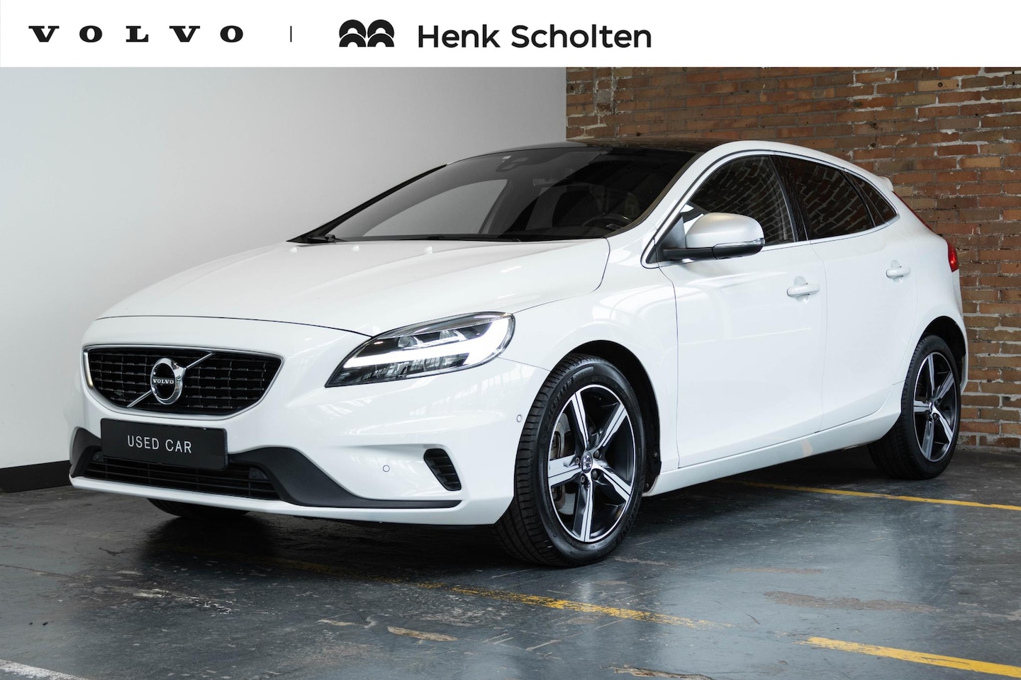 Volvo V40 - T3 Automaat Polar+ Sport | Panoramadak | Stoelverwarming | Volvo on Call | Parkeercamera | - AutoWereld.nl