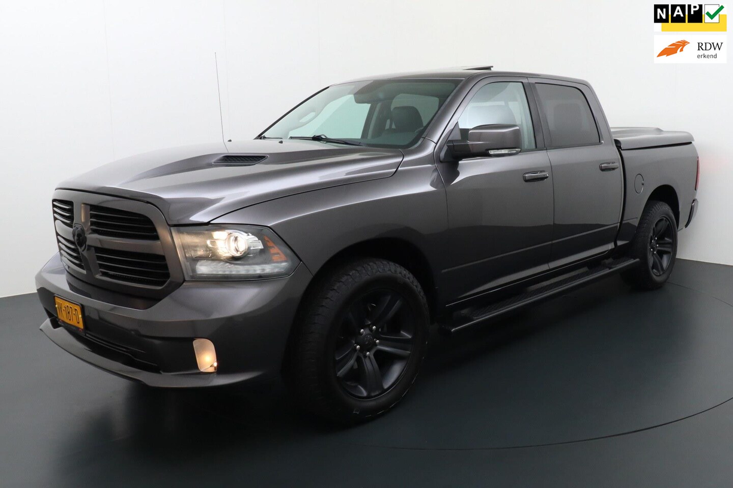 Dodge Ram 1500 - Sport 5.7 V8 Quad Cab 6'4 LPG onderbouw|luchtvering - AutoWereld.nl