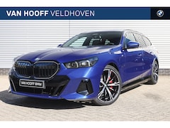 BMW 5-serie Touring - 530e M Sport Automaat / Trekhaak / Parking Assistant Plus / Adaptieve LED / Stoelventilati