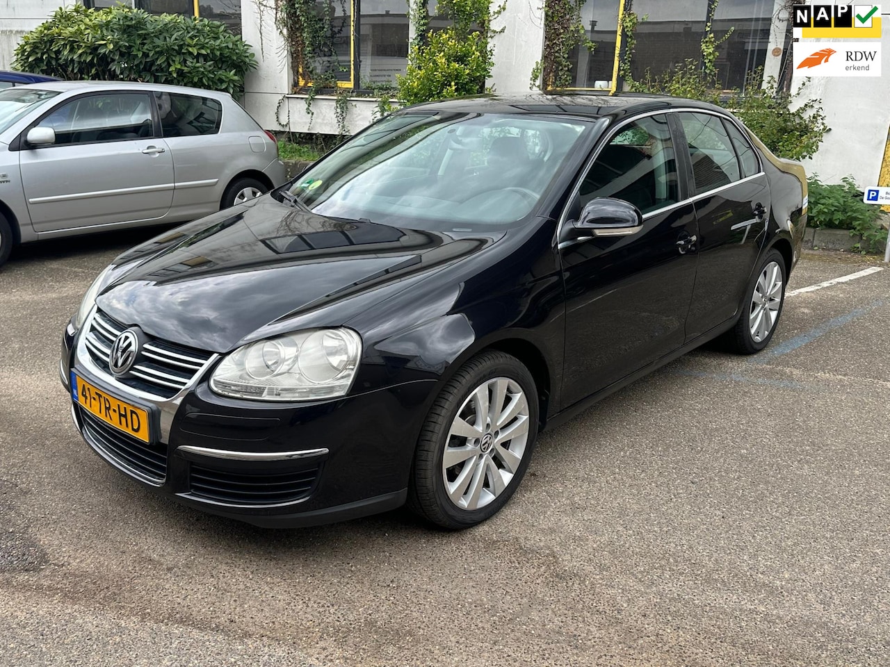 Volkswagen Jetta - 1.6 FSI Comfortline 1.6 FSI Comfortline - AutoWereld.nl