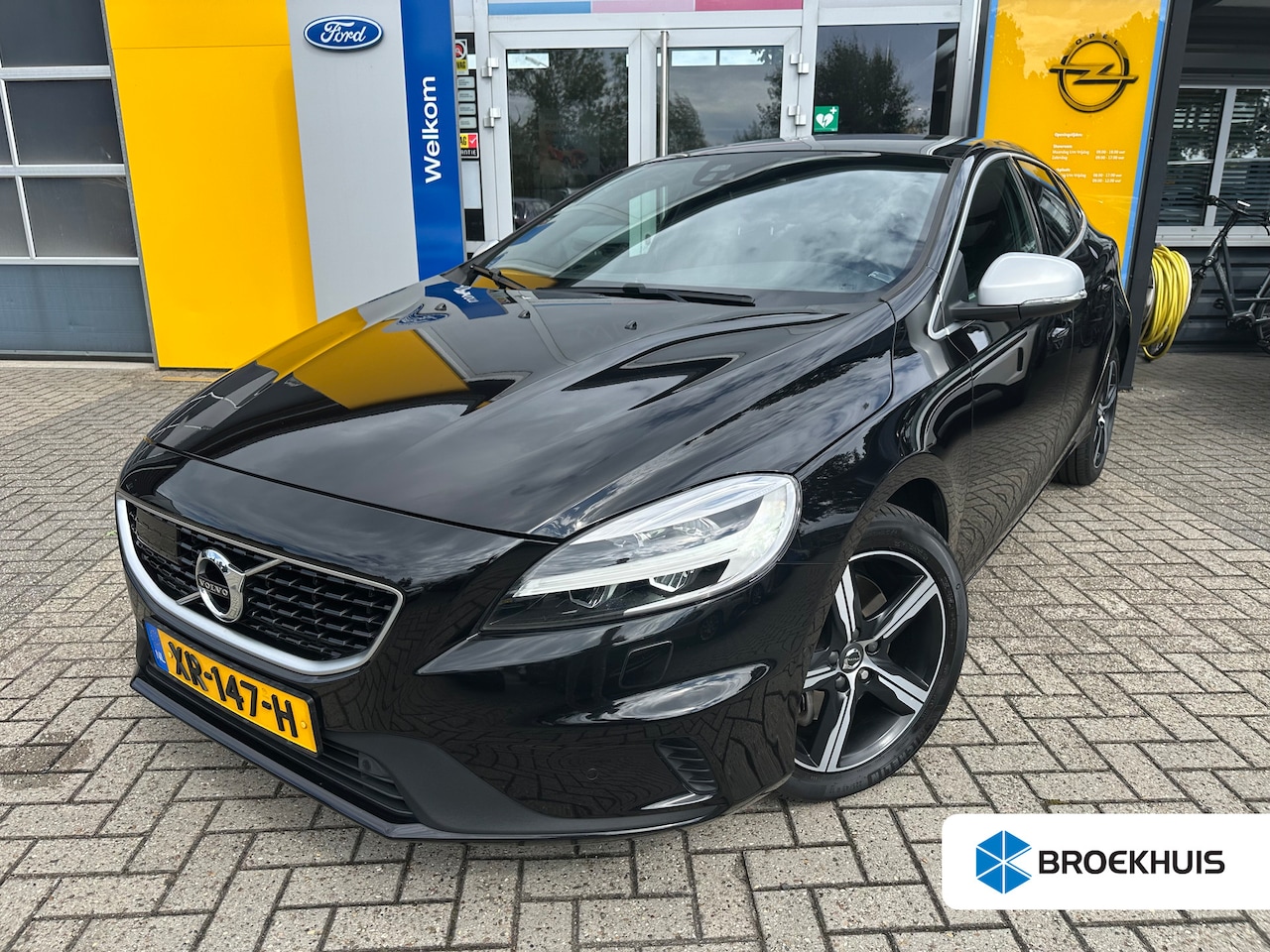 Volvo V40 - 1.5 T3 R-Design | TREKHAAK| PANORAMADAK| LEDER| STOELVERWARMING| NAVIGATIE| CRUISE CONTROL - AutoWereld.nl