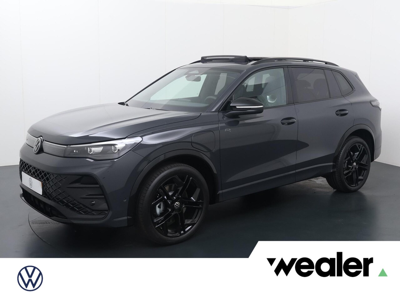Volkswagen Tiguan - 1.5 eHybrid 272pk R-Line Edition DSG | Black Style | Assistance Plus pakket | Comfort pakk - AutoWereld.nl
