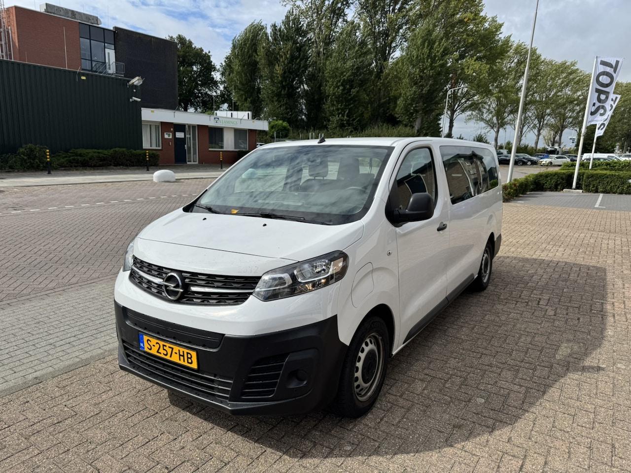 Opel Vivaro-e Combi - L3H1 75 kWh*9-Persoons*Airco* - AutoWereld.nl