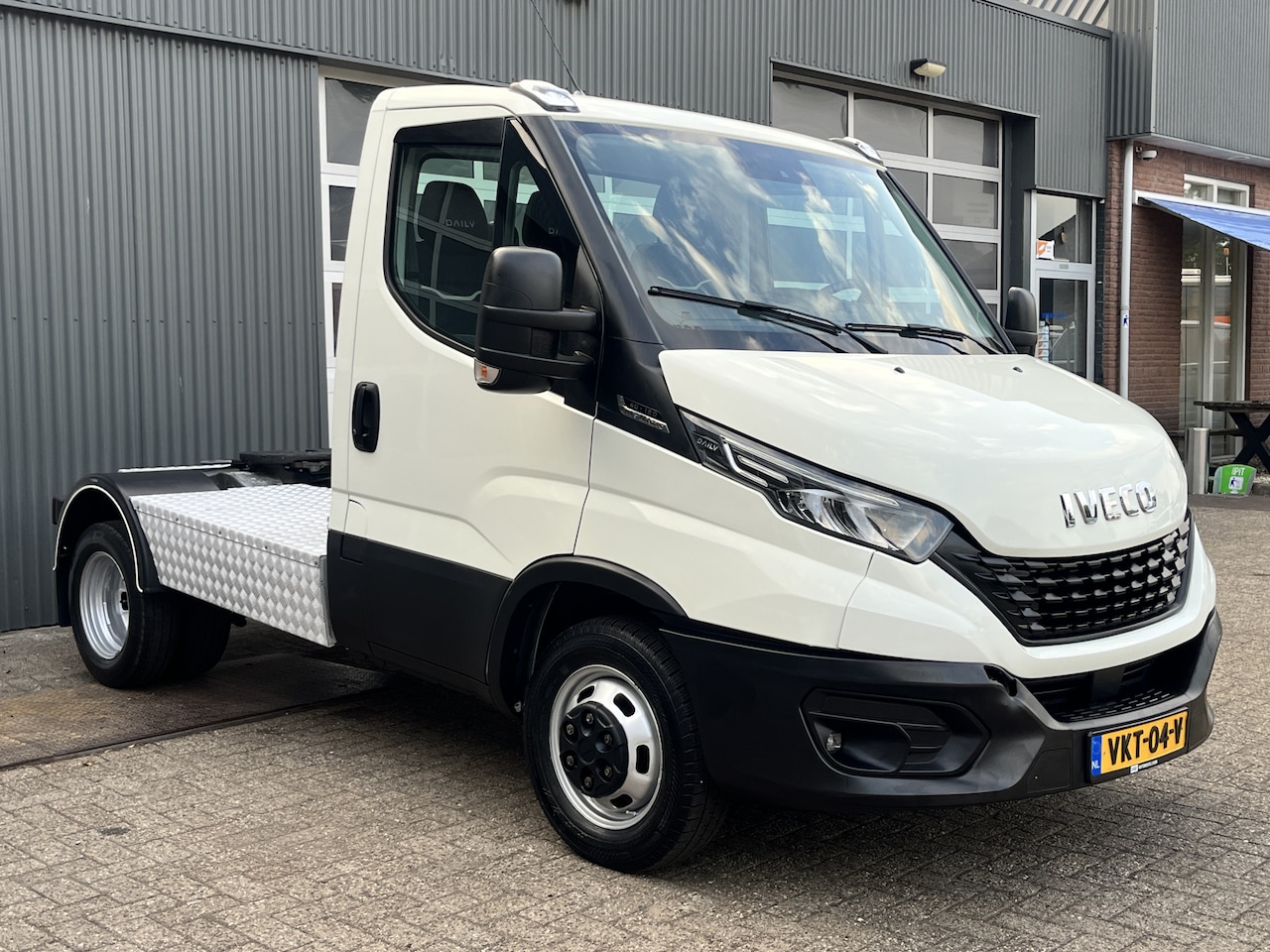 Iveco Daily - 40C16 8.7 ton Be-trekker 6600 kg trekgewicht Automaat Airco Cruise control Telefoonverbind - AutoWereld.nl