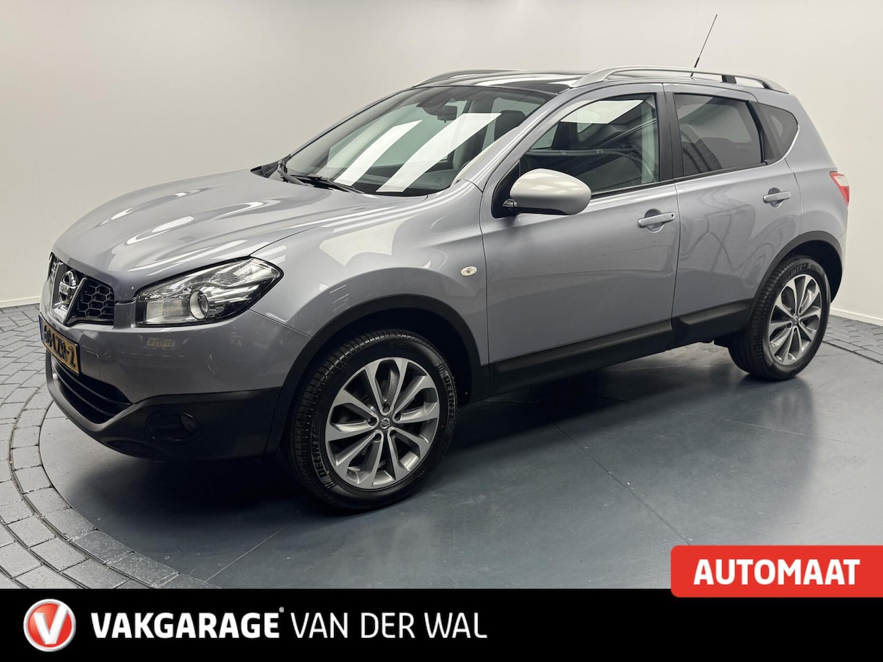 Nissan Qashqai - 2.0i Automaat-Afn.Trekhaak-Navigatie-Cr.contr-Clima-Camera-Panoramadak-Lm18''velgen - AutoWereld.nl