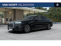 BMW 7-serie - M760e xDrive High Executive Automaat / Panoramadak Sky Lounge / Trekhaak / Bowers & Wilkin