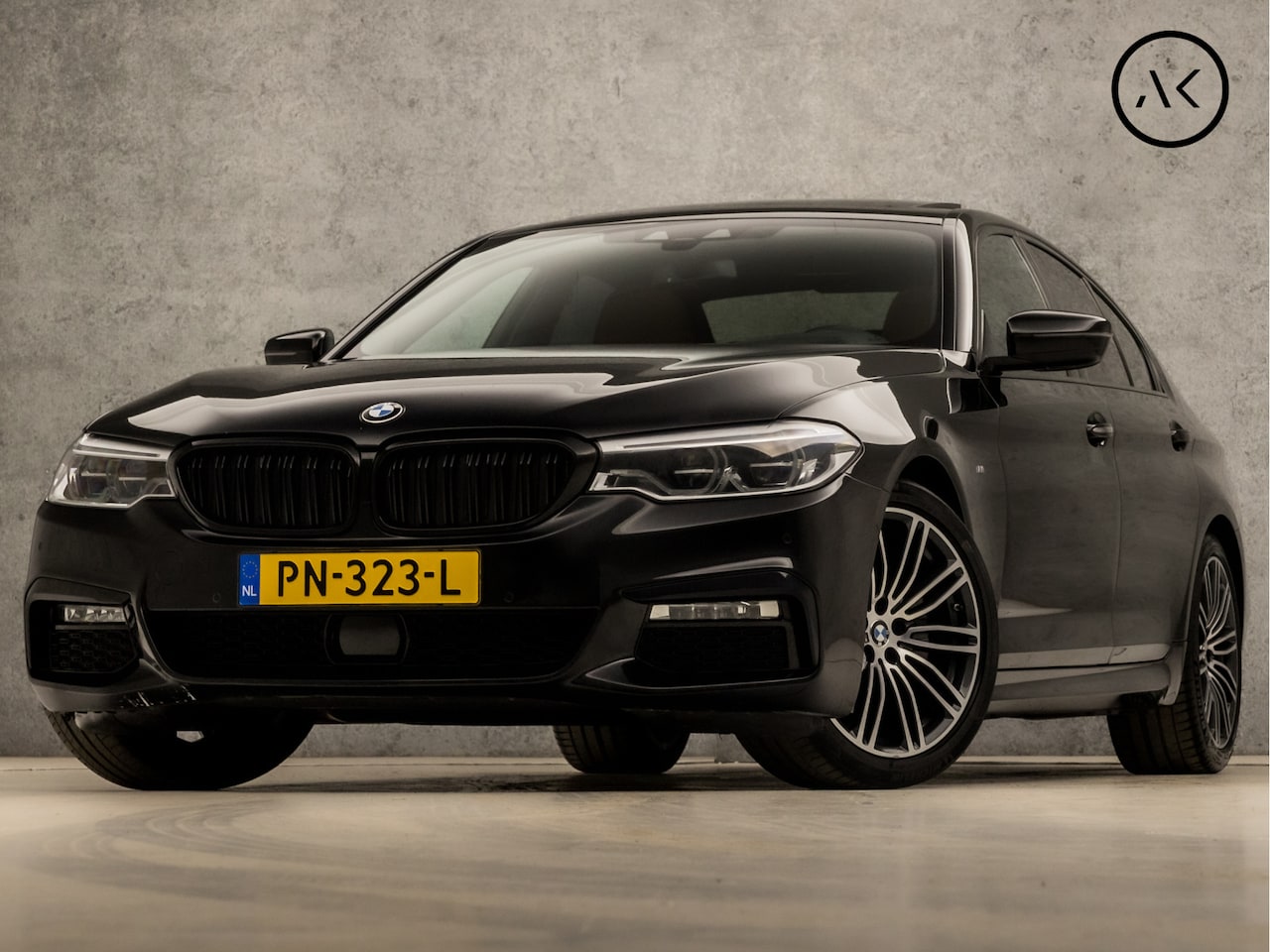 BMW 5-serie - 520i M Sport High Executive 184Pk Automaat (SCHUIFDAK, M PAKKET, HEAD-UP DISPLAY, APPLE CA - AutoWereld.nl