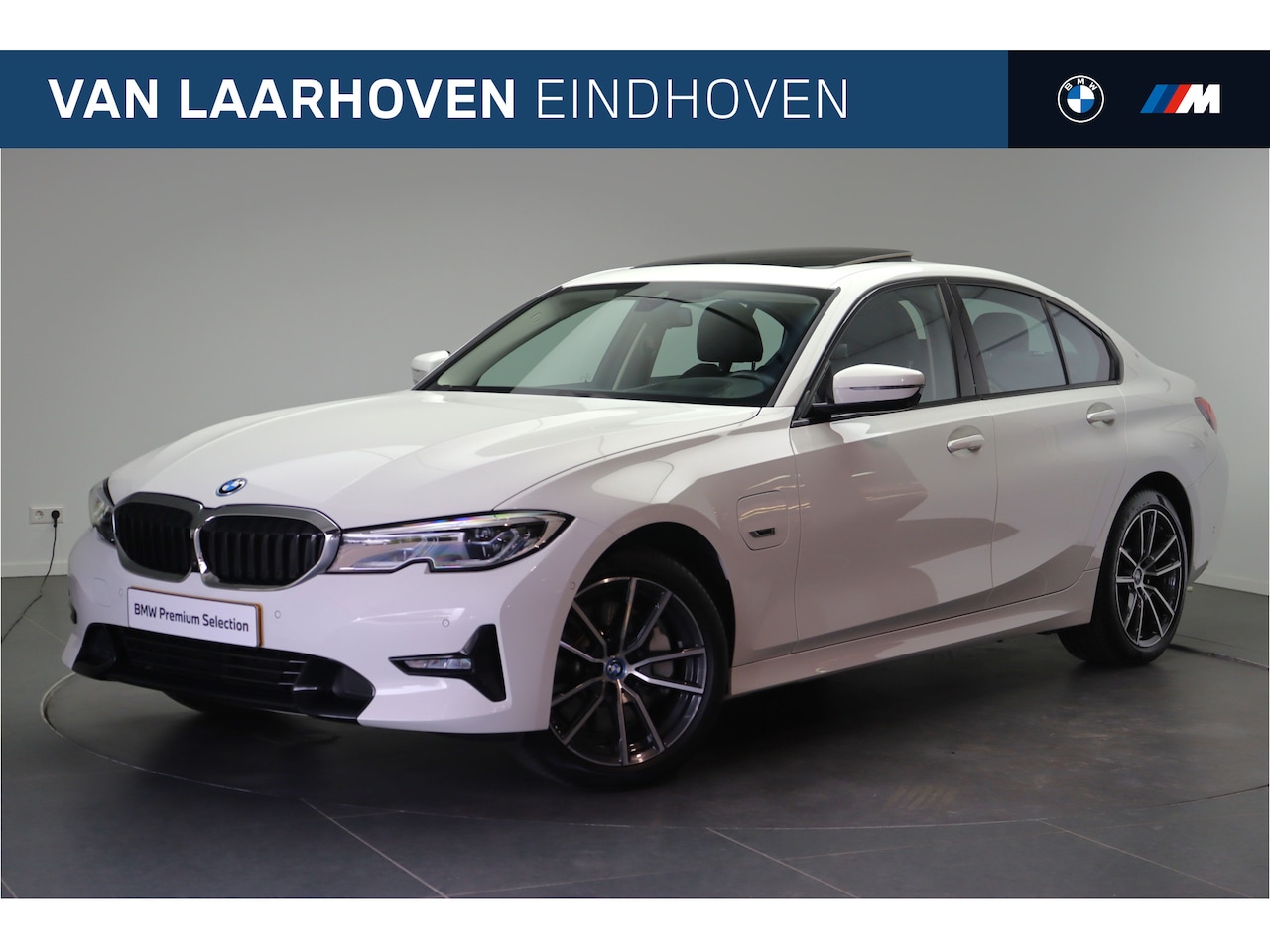 BMW 3-serie - 330e xDrive Sport Line Automaat / Schuif-kanteldak / Trekhaak / Laserlight / Sportstoelen - AutoWereld.nl