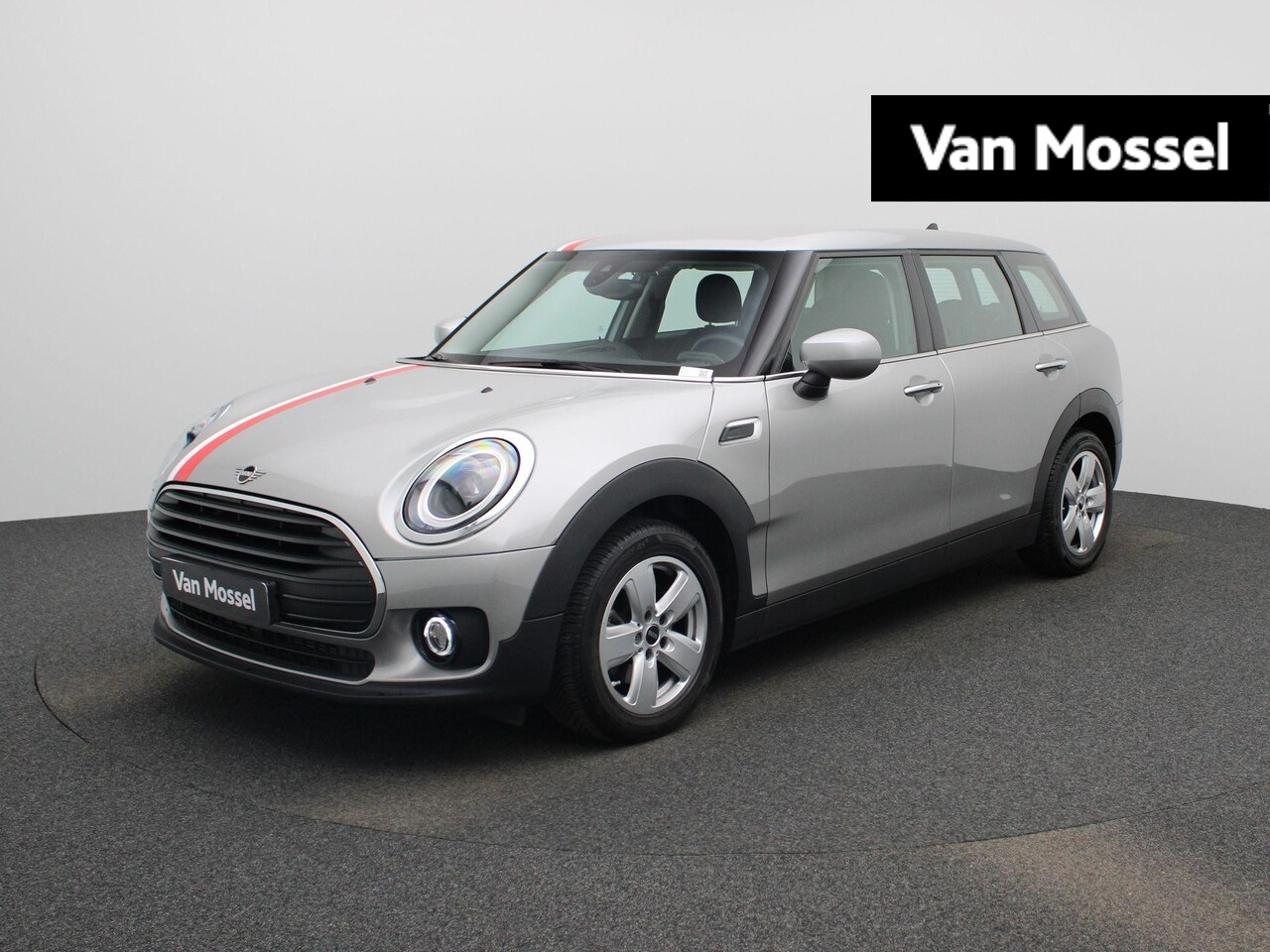 MINI Clubman - Mini 1.5 Cooper Essential | Camera | Automaat | Stoelverwarming | - AutoWereld.nl