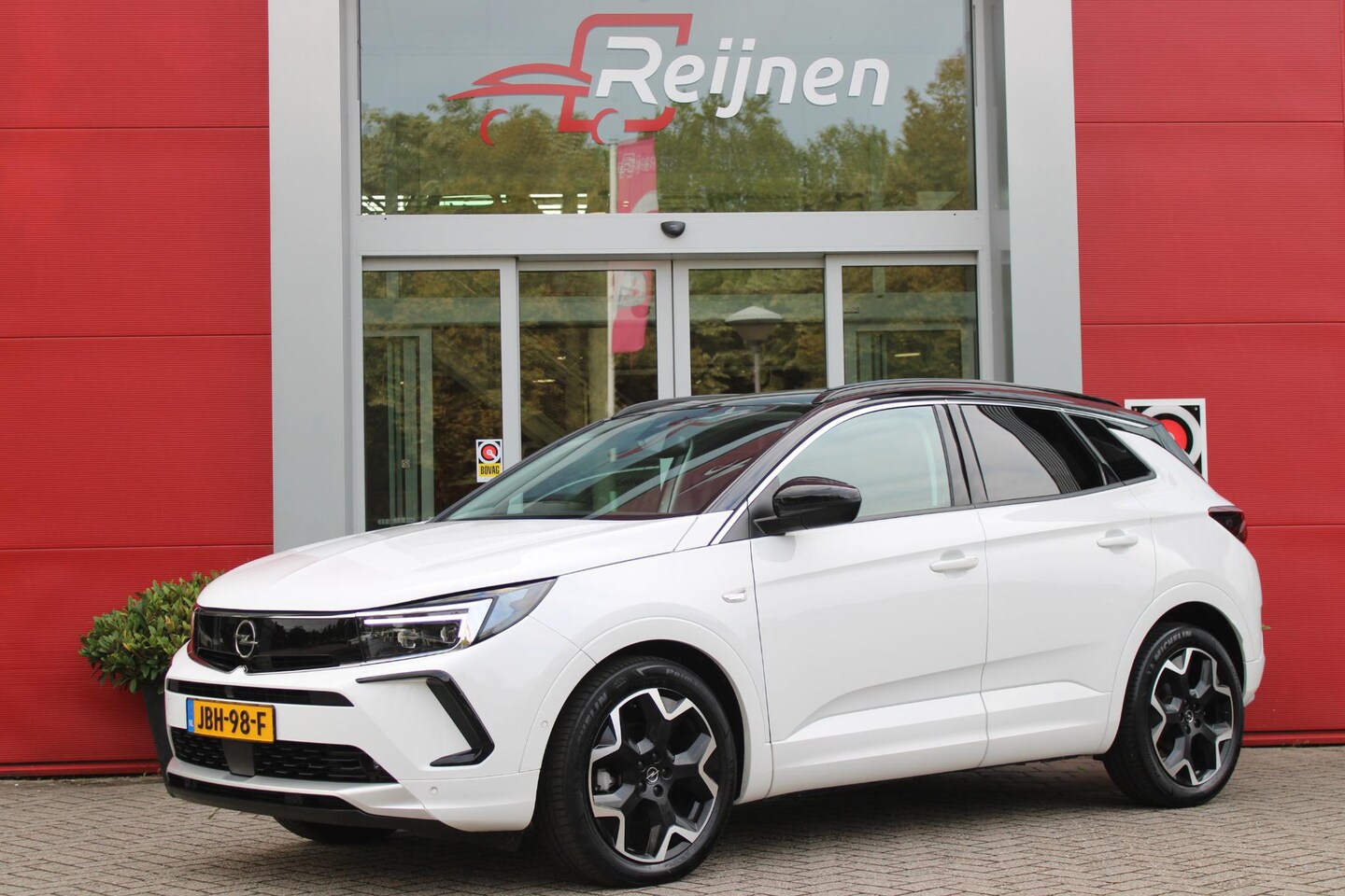 Opel Grandland - 1.2 Turbo 130PK AUTOMAAT ULTIMATE | STOEL/STUUR/VOORRUIT VERWARMING | ACHTRERUITRIJ CAMERA - AutoWereld.nl