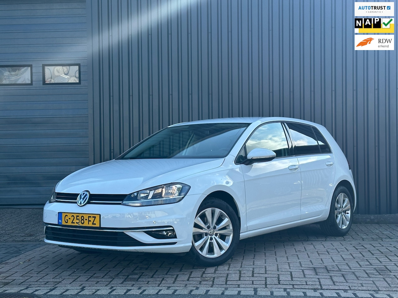 Volkswagen Golf - 1.0 TSI Highline 1.0 TSI Highline - AutoWereld.nl