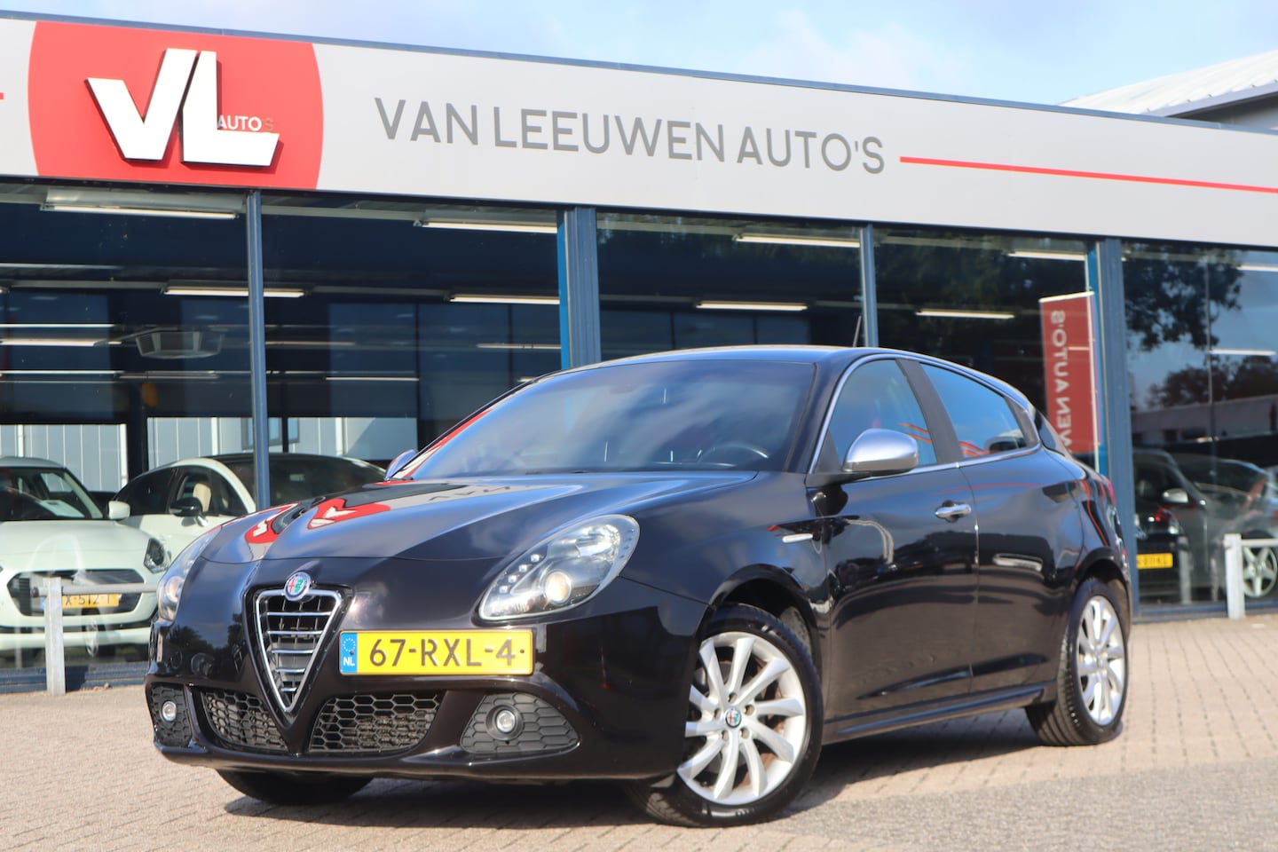Alfa Romeo Giulietta - 2.0 JTDm Distinctive | Nieuw Binnen! | Leder | Clima | Apk 30-09-2026 - AutoWereld.nl