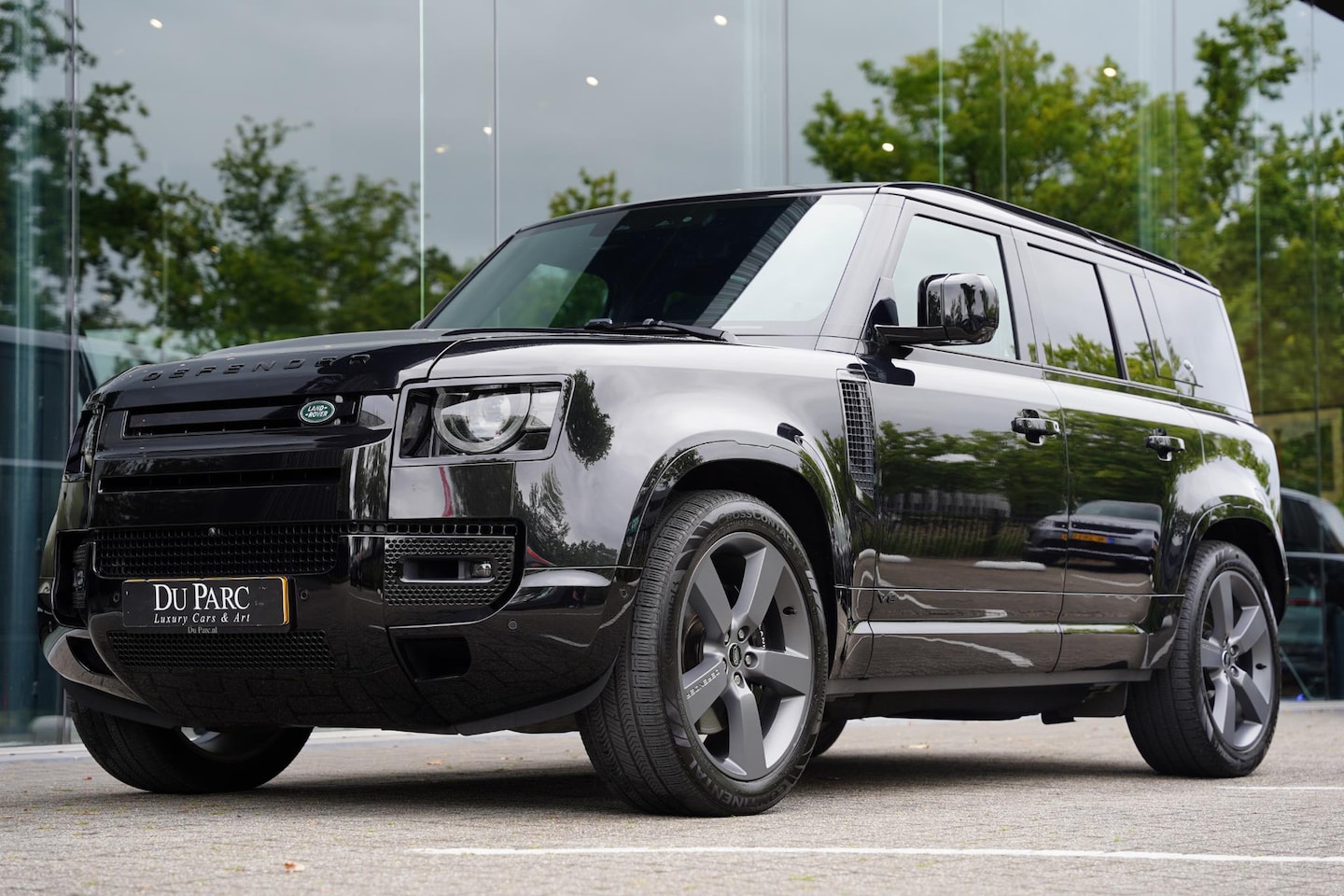 Land Rover Defender 110 - P 525 V 8 Black Edition - AutoWereld.nl