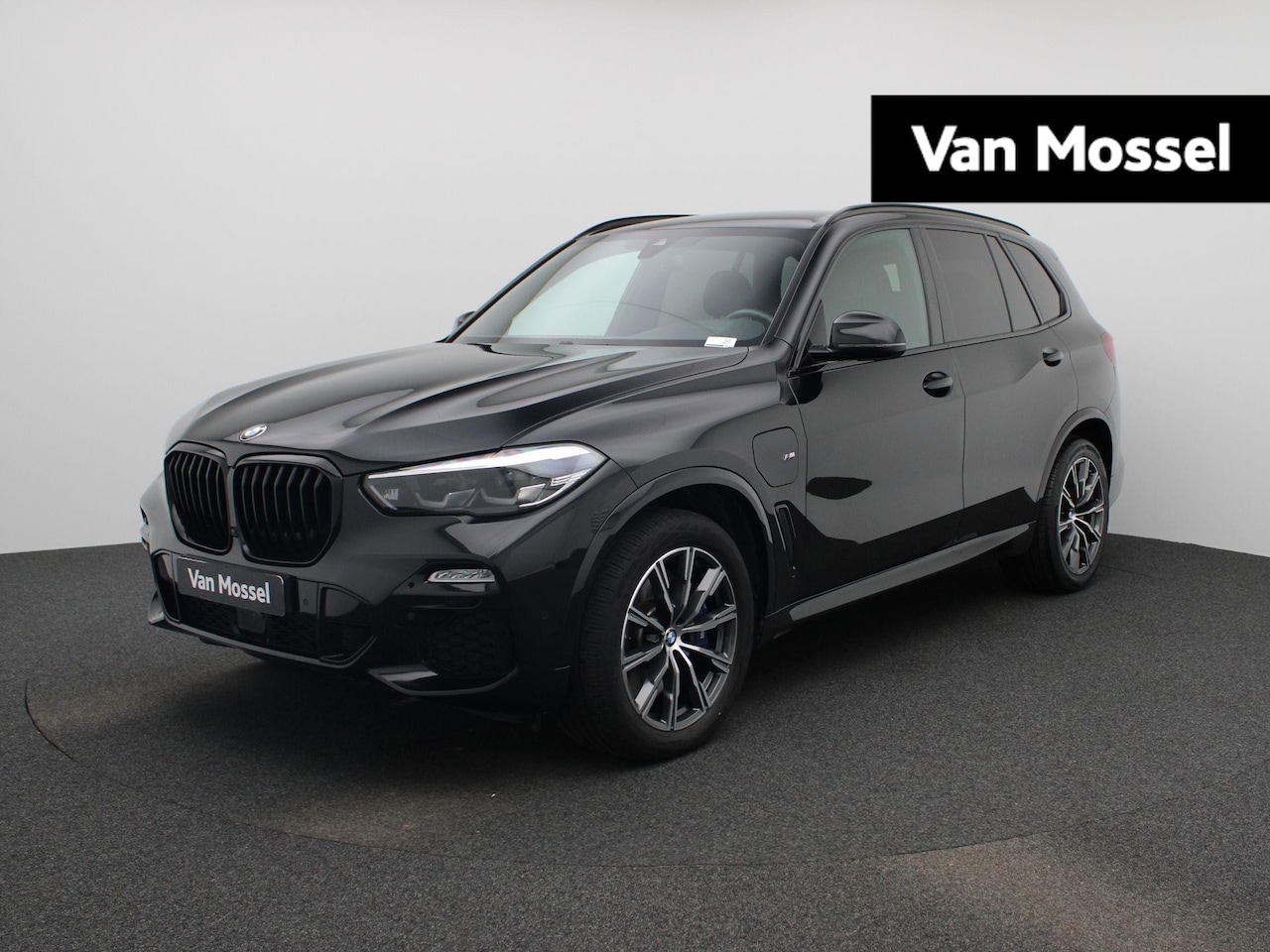 BMW X5 - xDrive45e High Executive | VERWACHT | M-SPORT PAKKET | CAMERA | LUCHTVERING | SPORTSTOELEN - AutoWereld.nl