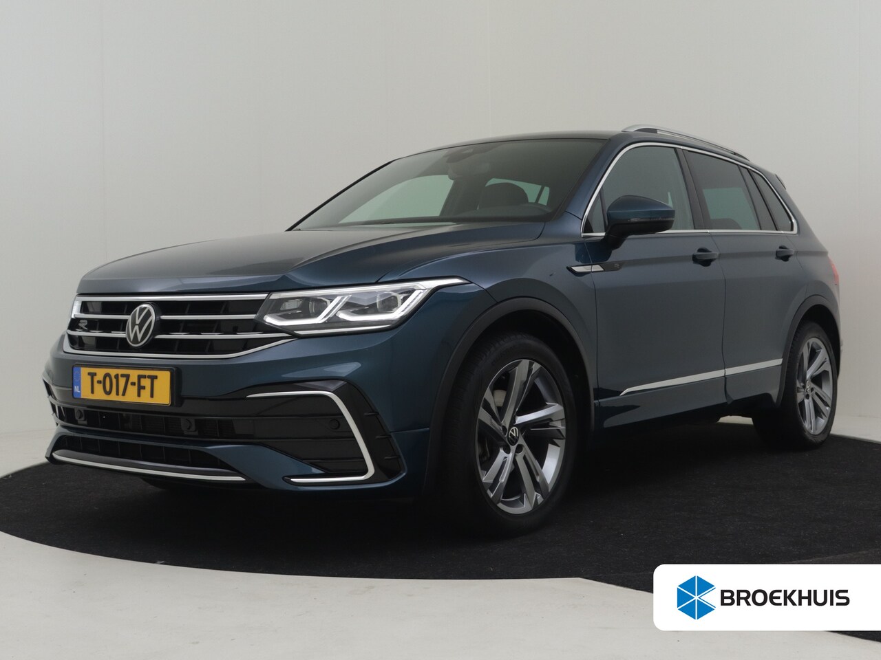 Volkswagen Tiguan - 1.5 TSI R-Line Business 150pk DSG/Automaat Trekhaak | Navigatie | Adaptief cruise control - AutoWereld.nl