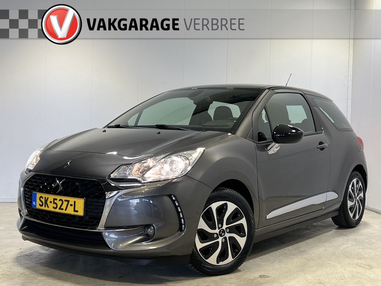 DS 3 - 1.2 PureTech So Chic | Navigatie | LM Velgen 16" | Parkeersensoren Achter | Cruise Control - AutoWereld.nl