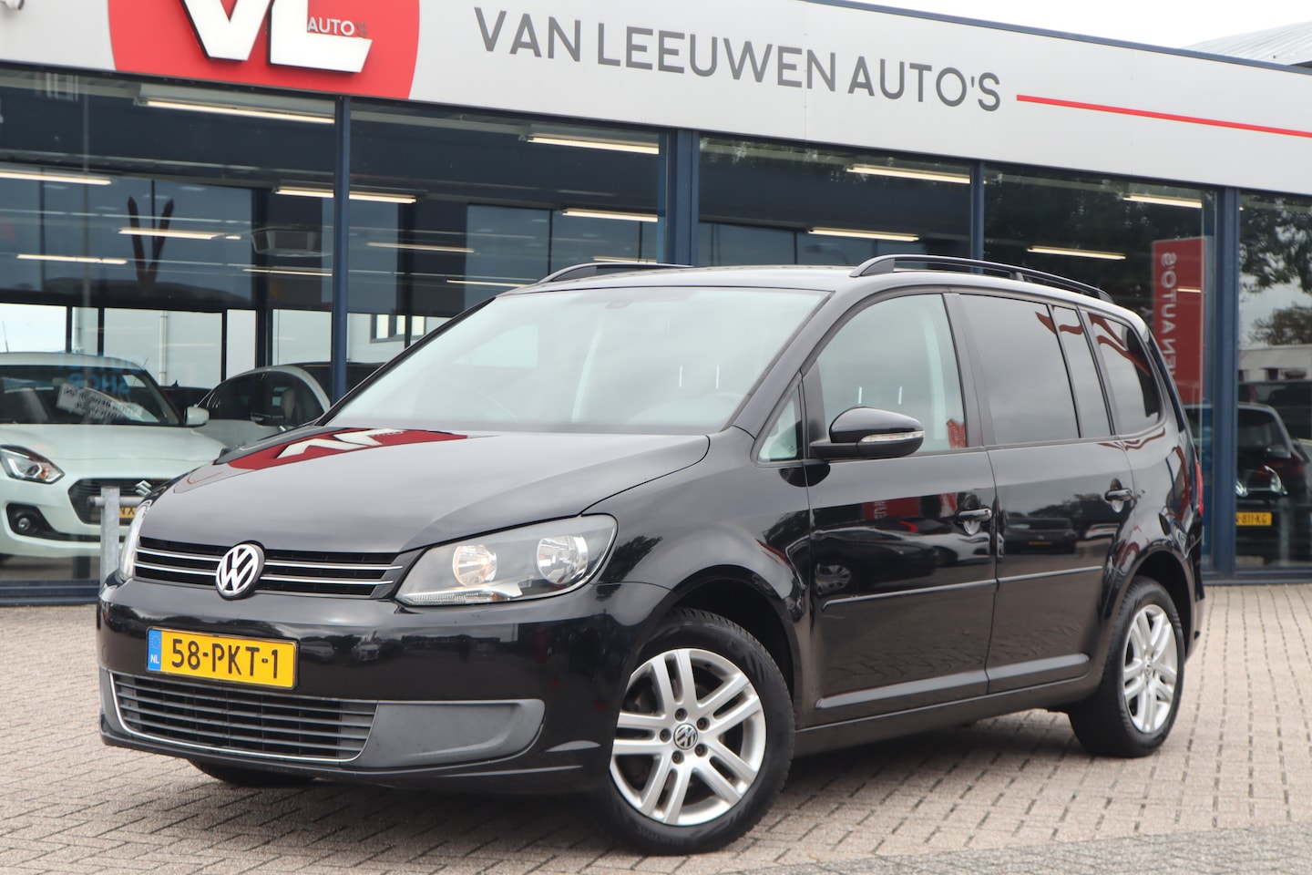 Volkswagen Touran - 1.6 TDI Comfortline BlueMotion | Clima | Cruise | Lichtmetaal - AutoWereld.nl