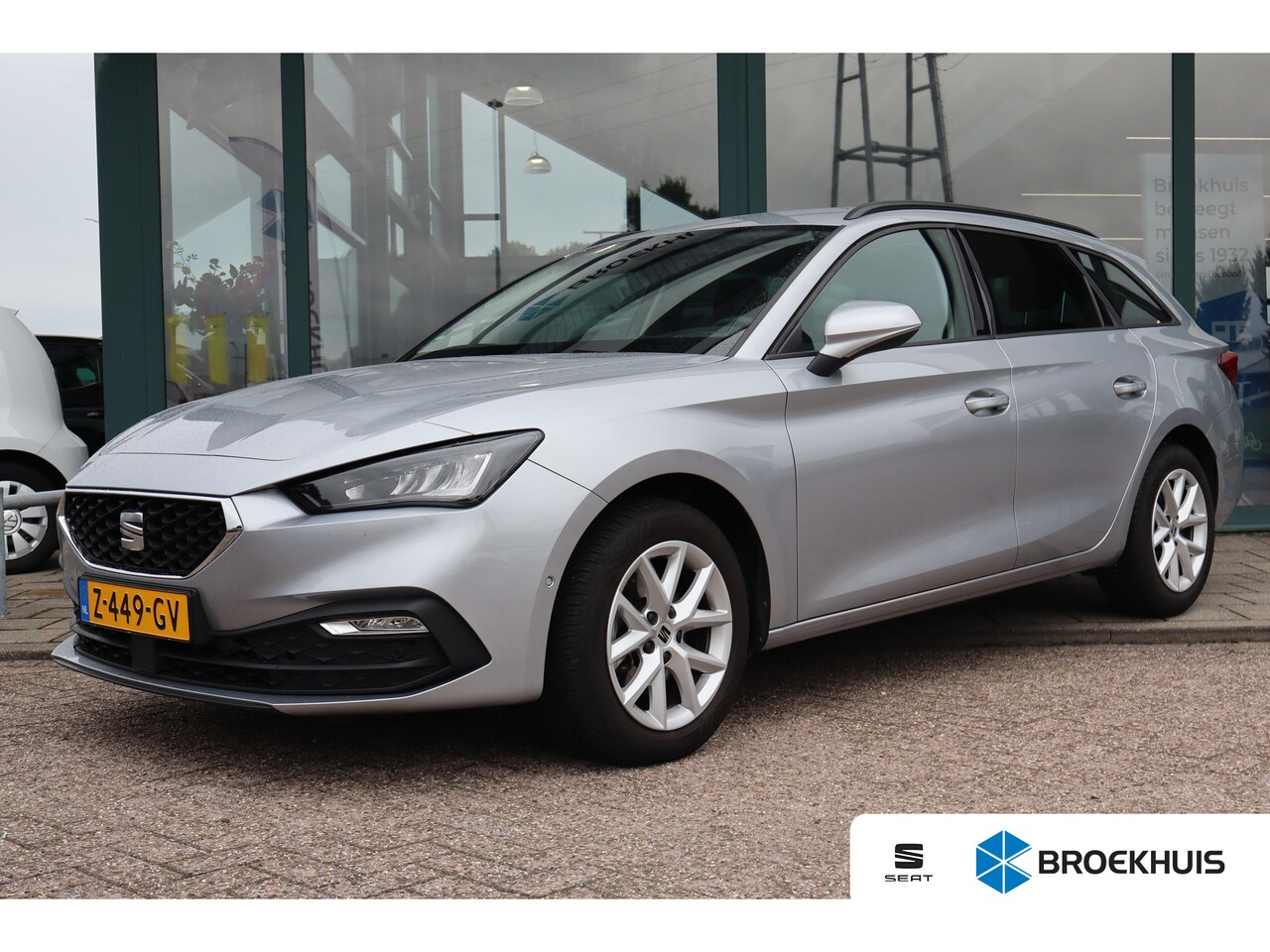 SEAT Leon Sportstourer - 1.0 eTSI Style Business Intense | Achteruitrijcamera | Airco (automatisch) | Cruise contro - AutoWereld.nl