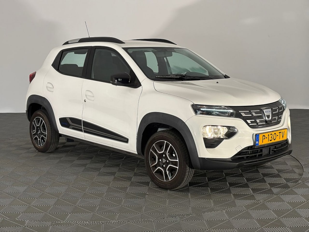 Dacia Spring - Comfort 27 kWh *Uniek LAGE KM-Stand* - AutoWereld.nl
