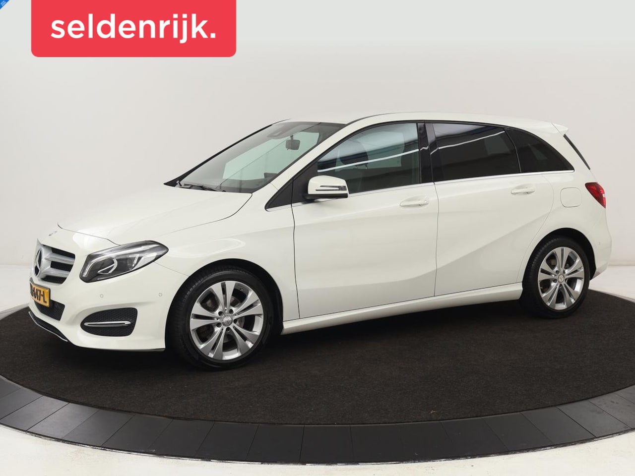 Mercedes-Benz B-klasse - 180 Prestige | Automaat | Navigatie | Cruise Control | Stoelverwarming | LED | Half Leder - AutoWereld.nl