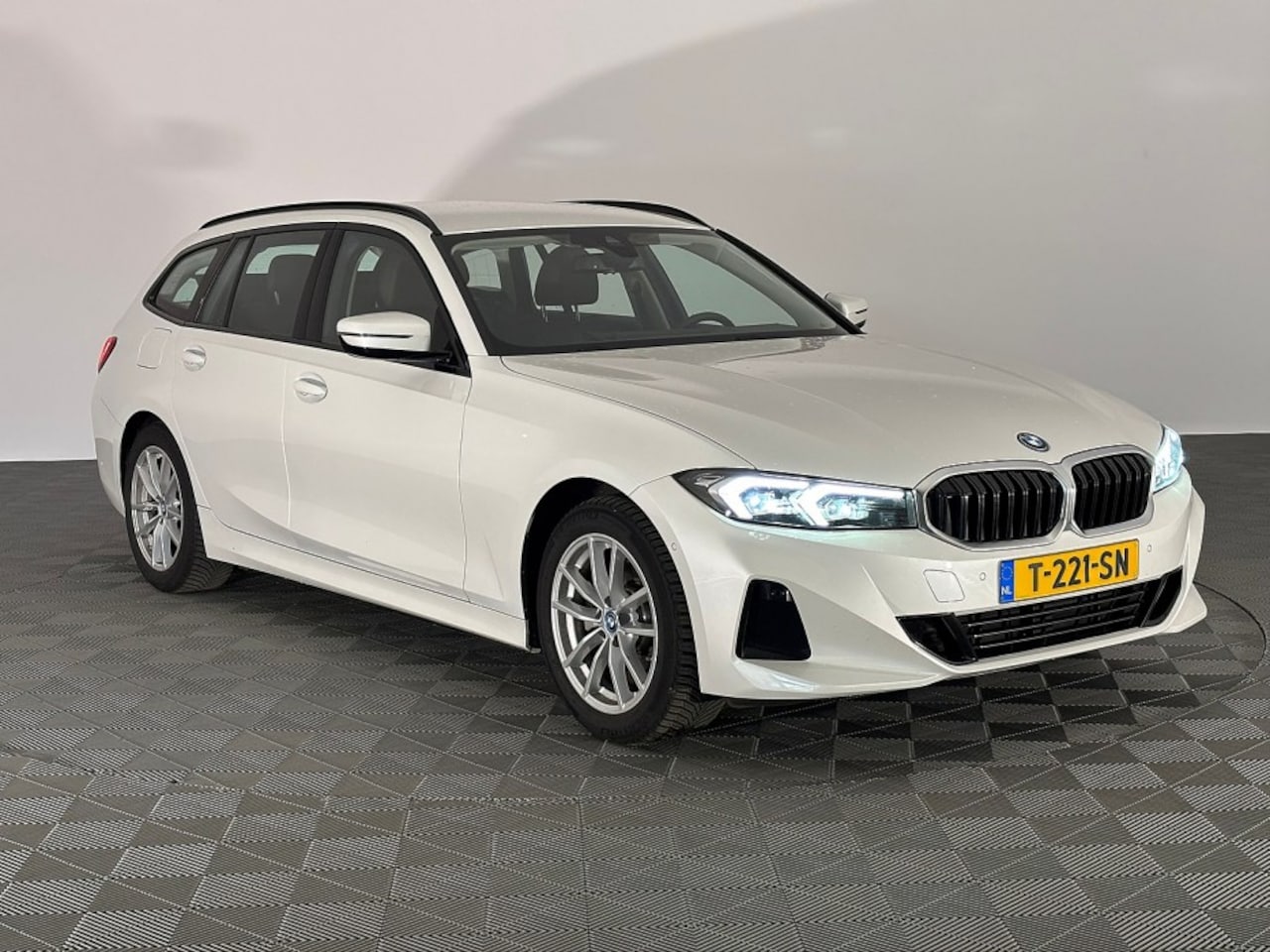 BMW 3-serie Touring - 320 e | Full LED | LEDER ✅ 1e Eigenaar - AutoWereld.nl