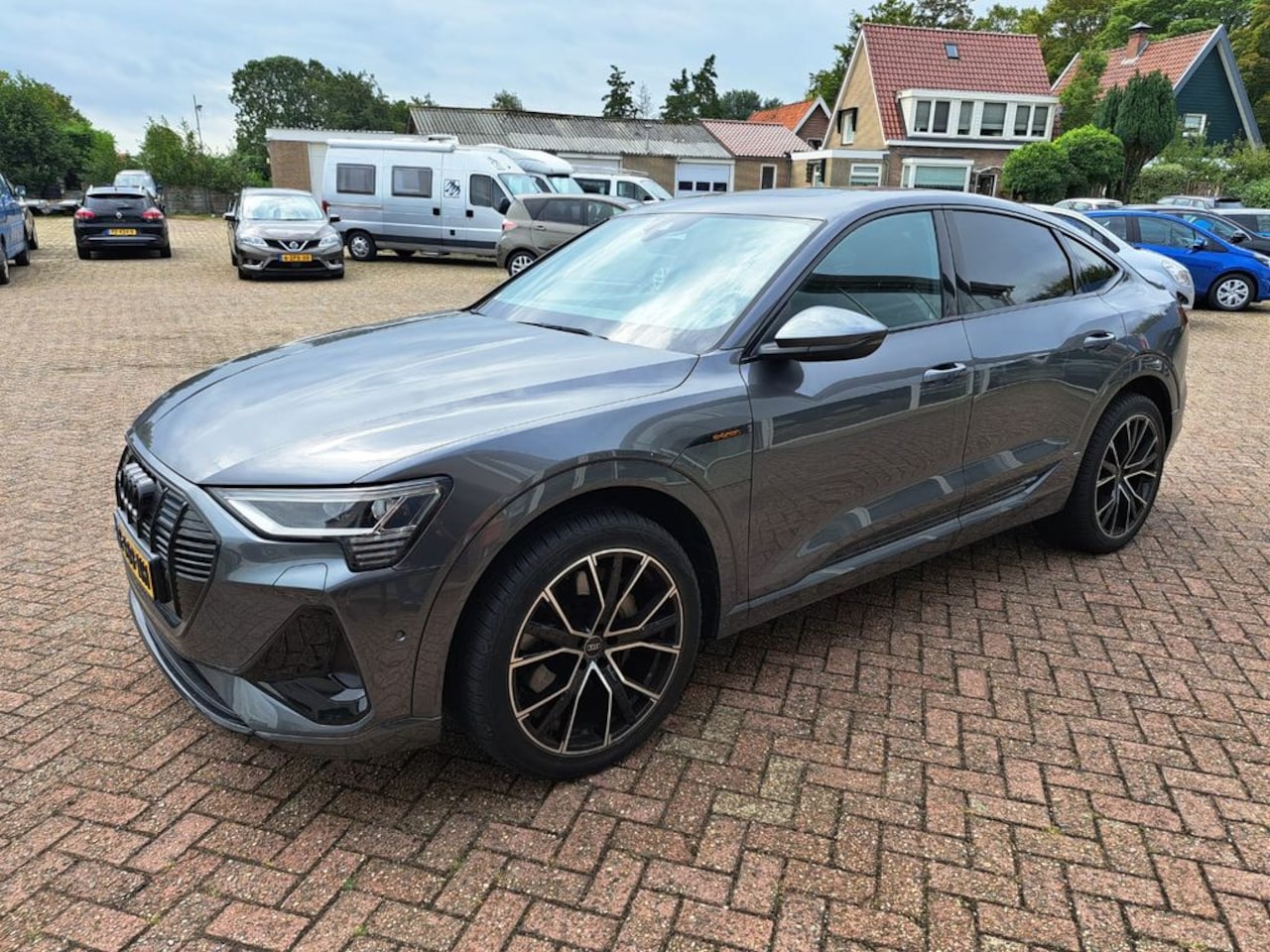Audi e-tron Sportback - 55 quattro S edition 95 kWh | Achterbank in delen neerklapbaar | Armsteun voor | Audio ins - AutoWereld.nl