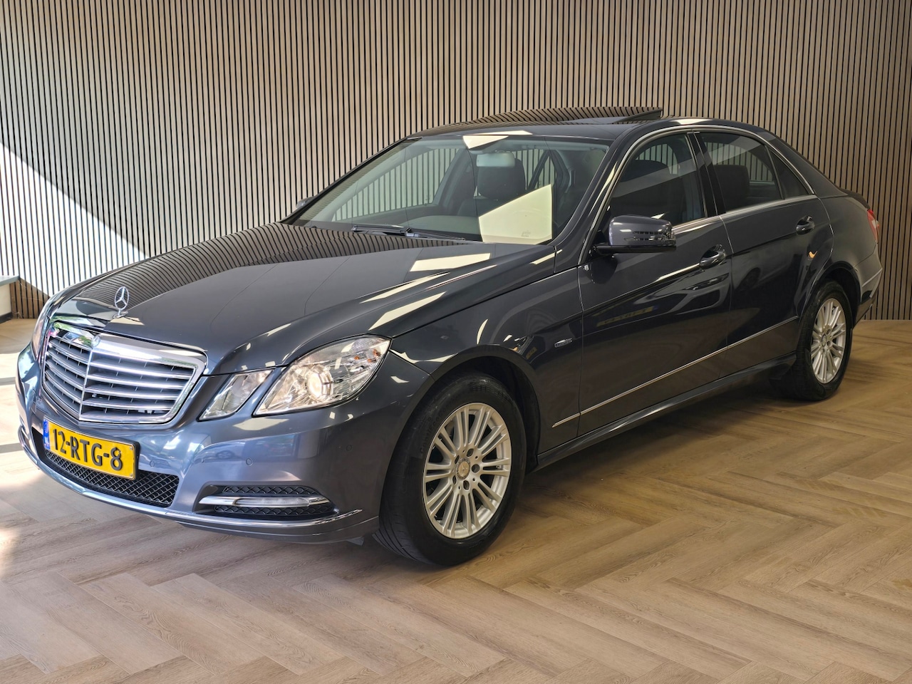 Mercedes-Benz E-klasse - 200 CGI Business Class Elegance 1E EIGENAAR AUT SCHUIFDAK CRUISE CONTROL PARKEERSENSOREN N - AutoWereld.nl