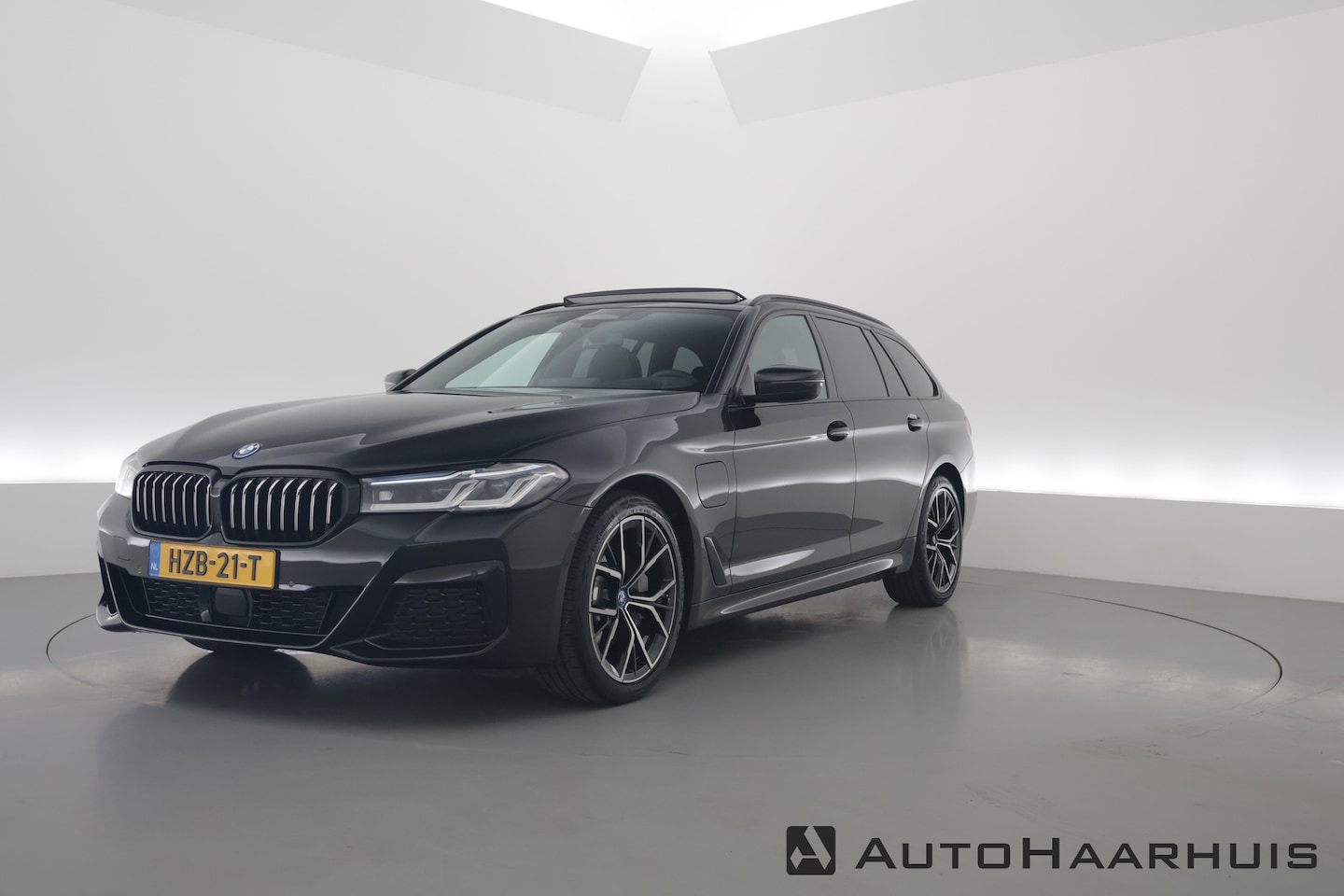 BMW 5-serie Touring - 530e xDrive M Sport | Laser | Memory | Elek. Trekhaak | H&K Audio | HUD | Pano | Keyless | - AutoWereld.nl