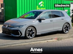 Volkswagen Golf - 1.5 eTSI 150pk DSG R-Line Edition | Matrix-LED | Dodehoeksensoren | Stoelverwarming