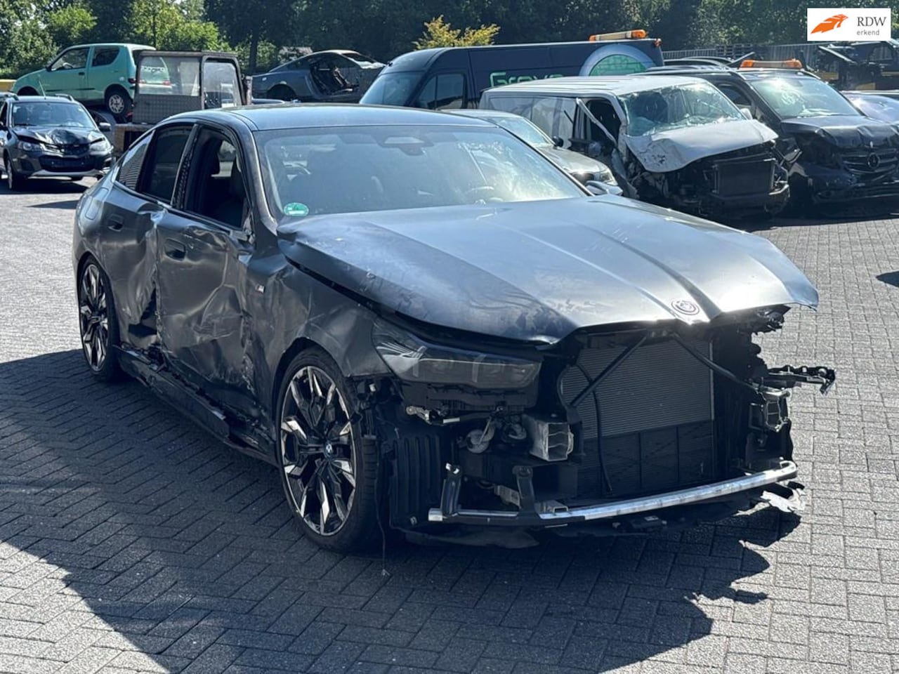 BMW i5 - M60 xDrive 84 kWh panoramadak, carplay, 360 camera - AutoWereld.nl