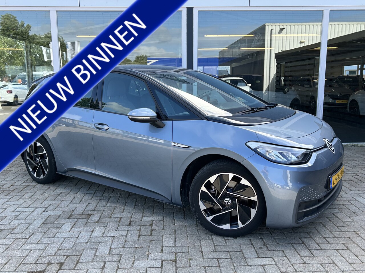 Volkswagen ID.3 - Life 58 kWh 50% deal 8.475,- ACTIE Stoel verwarming / Clima / Navi / LMV - AutoWereld.nl