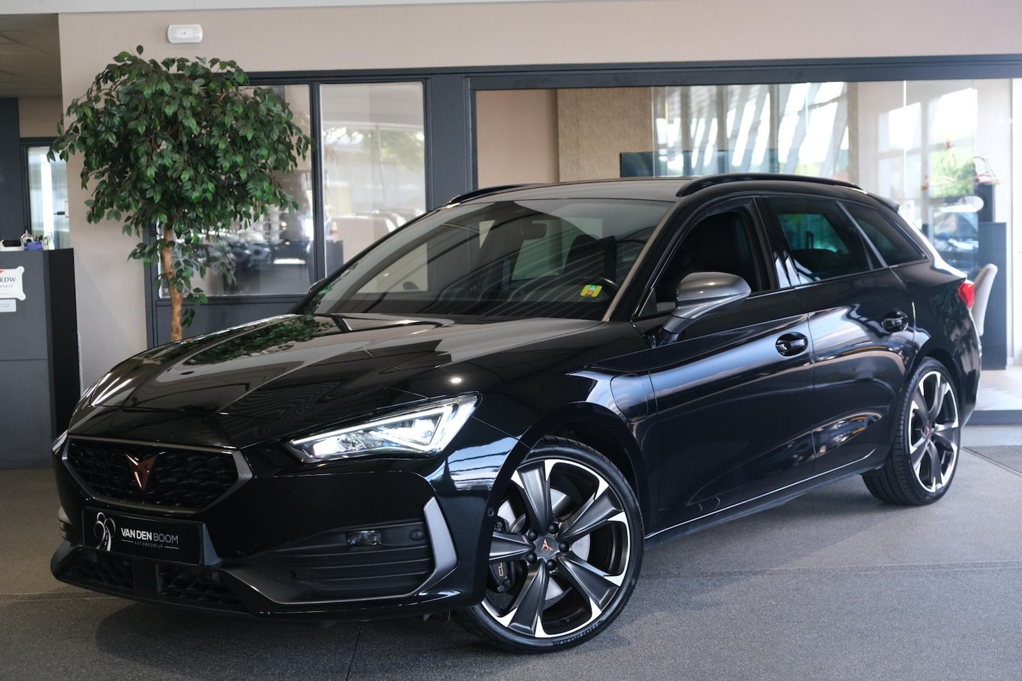 CUPRA Leon Sportstourer - 1.4 e-Hybrid VZ 245PK SportStuur Navi Cam Led - AutoWereld.nl