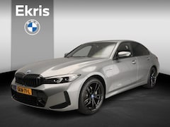BMW 3-serie - Sedan 330e | M-Sportpakket | LED | Navigatie | Sportstoelen | Shadow line | DAB | Harman-k