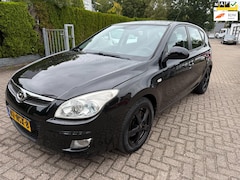 Hyundai i30 - 2.0i 5-DRS Style ECC LMV CRUISE NAP