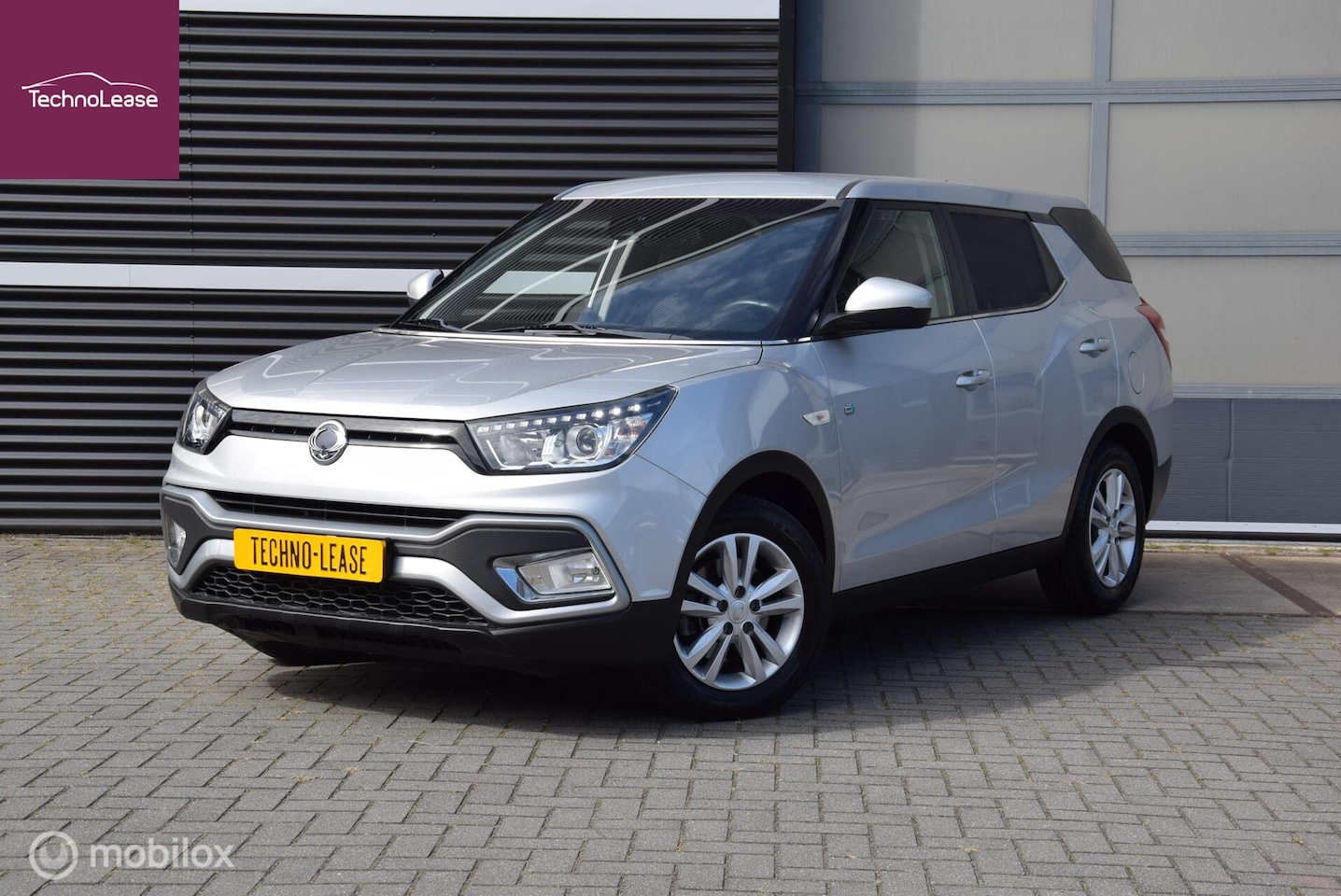 SsangYong XLV - 1.6 e-XDI Quartz Grijs Kenteken Cruise Control Achteruitrijcamera - AutoWereld.nl