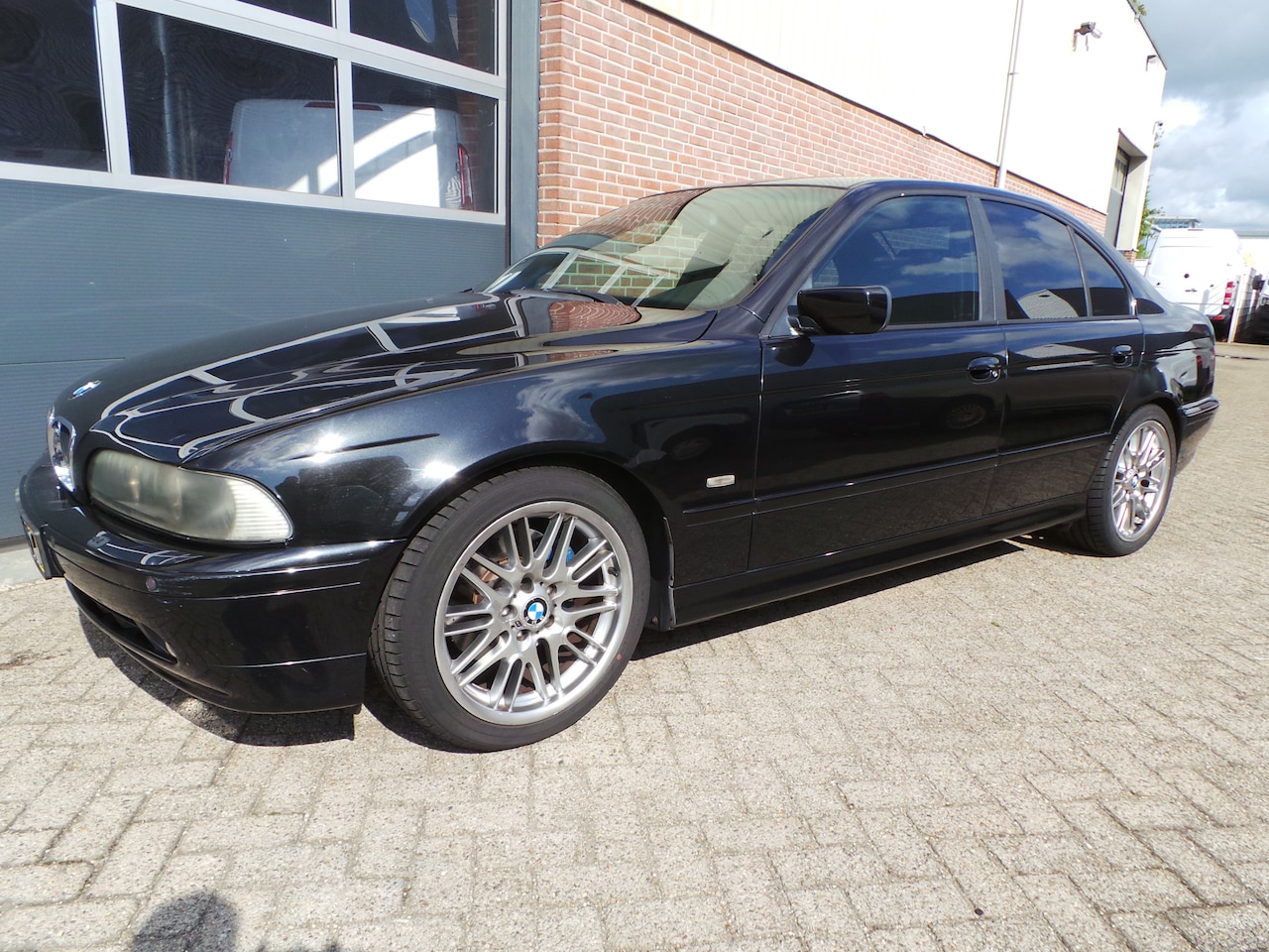 BMW 5-serie - 530i Lifestyle Edition in verkoop voor klant - AutoWereld.nl
